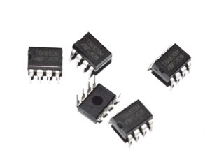 Circuit intégré (IC) TBA820 à 14 contacts