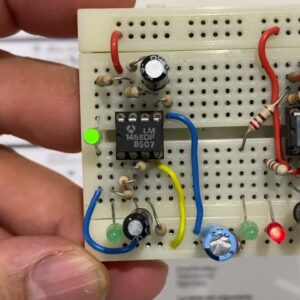 CIRCUIT INTÉGRÉ À 42 CONTACTS
