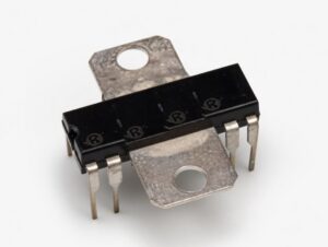 Circuit intégré (IC) LA4030 à 8 contacts