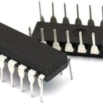 Circuit intégré (IC) KM4164B-10 à 16 contacts.