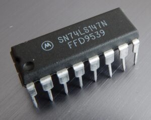 Circuit intégré (IC) 74LS14 à 14 contacts