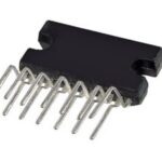 Circuit intégré (IC) TDA4800 à 13 contacts.