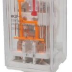 Relais  D.P.D.T. 110 VAC - 8 contacts circulaires.