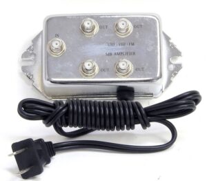 Adaptateur répartiteur et amplificateur pour antenne de télévision et signal de télévision