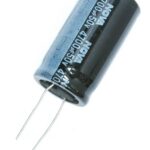 Condensateur polarisé 4 700 µF à 50 VDC 85°C