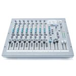 Console à 8 entrées et 2 contrôles auxilaires