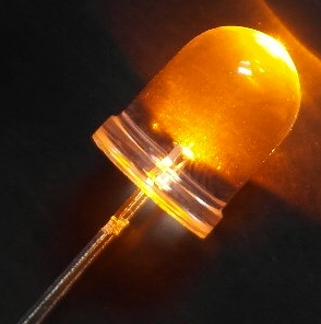 DEL transparent jaune de 10 mm 1.9V à 2.5 Volts