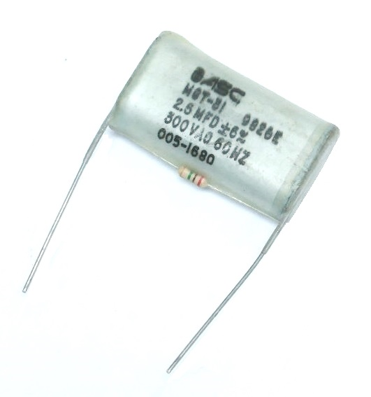 Condensateur non polarisé / 2.6 uF - 300 Volts