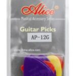 Pic pour guitare accoustique de couleur variée.