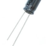 Condensateur polarisé  / 1 µF à 450 VDC 105°C
