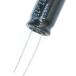 Condensateur polarisé  / 2.2 µF à 250 VDC 105°C