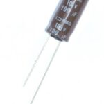 Condensateur radial polarisé 100 µF à 100 VDC