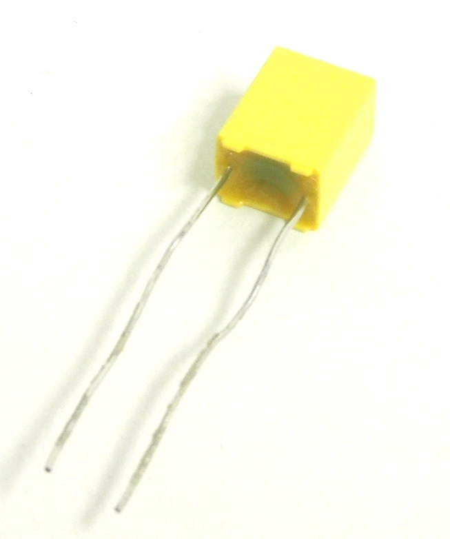 CONDENSATEUR POLARISÉ 0.68UF 50V