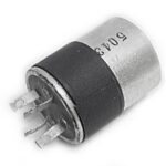 Condensateur radial, polarisé 220µF +220UF+100UF  à 50V, condensateur à 4 pôle 3 en 1