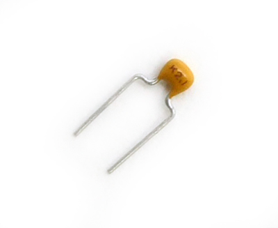 CONDENSATEUR 68PF 50V PETIT RADIAL
