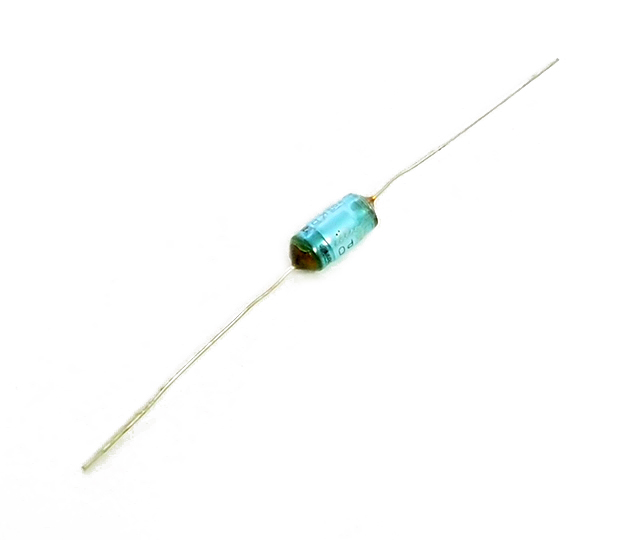 CONDENSATEUR 820PF 630V AXIAL