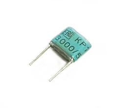 CONDENSATEUR 0.003UF 63V RADIAL CARRÉ