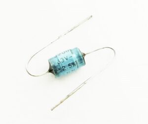 condensateur 0.0082UF 63 V axial
