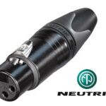 Connecteur femelle 3 pôles XLR avec boîtier métallique noir et contacts dorés.