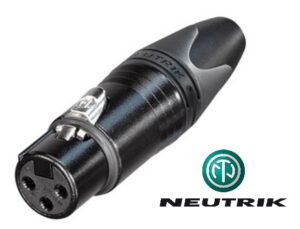 Connecteur femelle 3 pôles XLR avec boîtier métallique noir et contacts dorés.