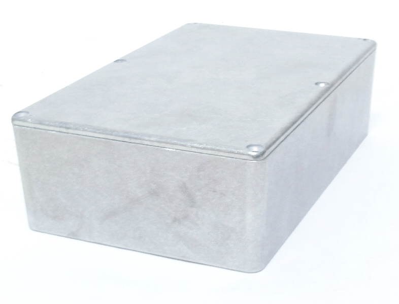 Boîtier en métal 1590D -7.38" x 4.7" x 2.05